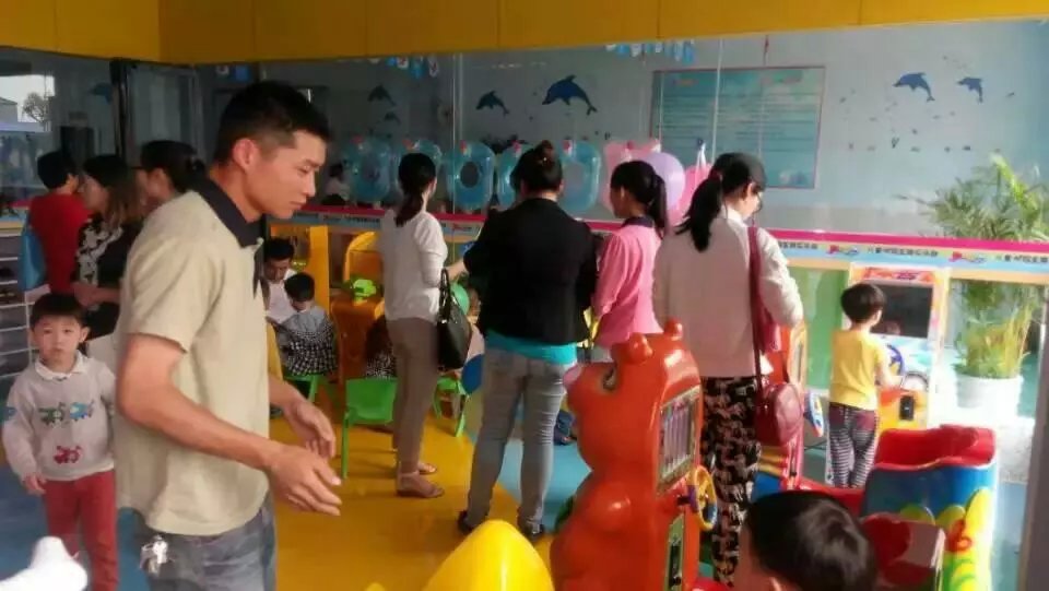 婴儿游泳馆