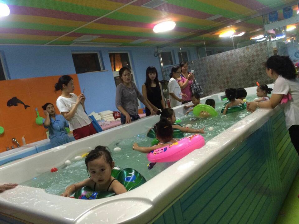 婴幼儿游泳馆